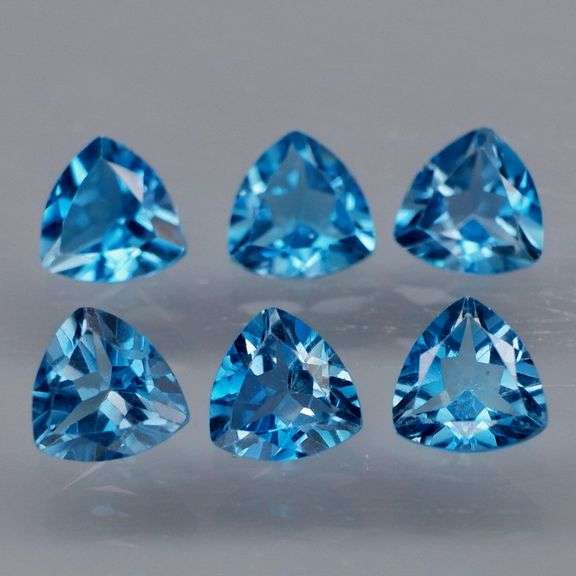 Pristine set of full fire London Blue Topaz weighing 5.35cts