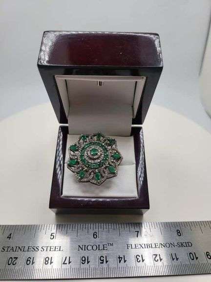 Extremely fine Victorian Emerald and diamonds ring