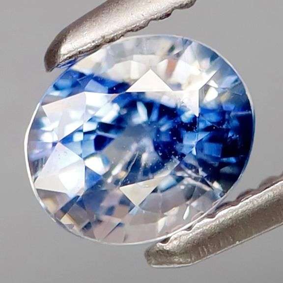 VS grade! Solitaire sized! .72ct bi-color Ceylon Sapphire! Heated only!