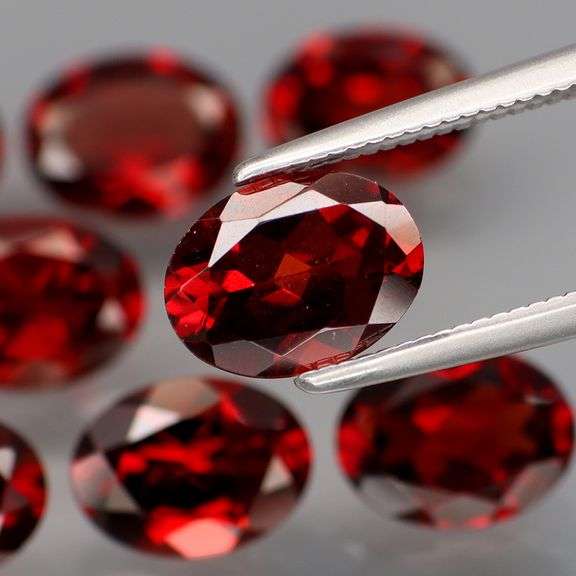 11.92ct set of 8 VS Mozambique garnets! That's almost 1 1/2 carats each!