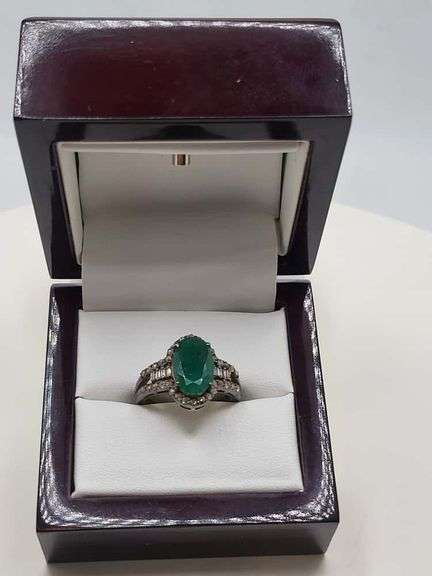 Extremely fine Victorian Emerald and diamonds ring