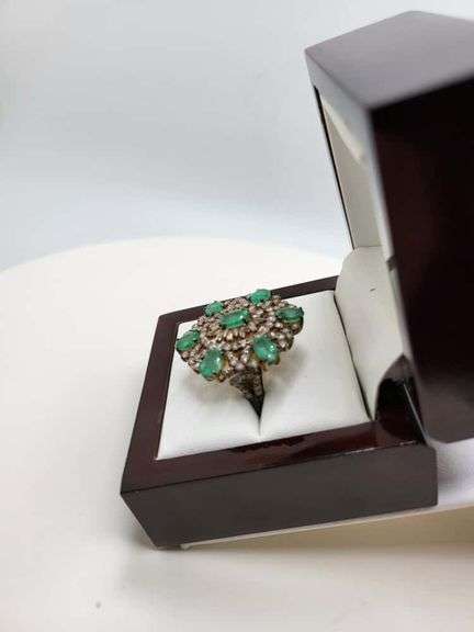 Extremely fine Victorian Emerald and diamonds ring