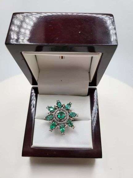 Extremely fine Victorian Emerald and diamonds ring