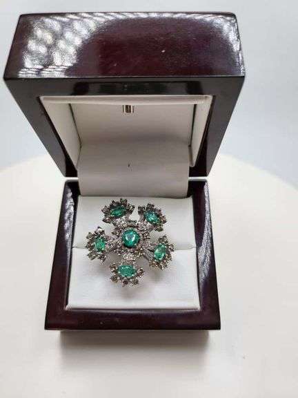 Extremely fine Victorian Emerald and diamonds ring