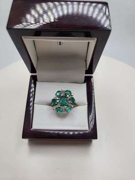 Extremely fine Victorian Emerald and diamonds ring