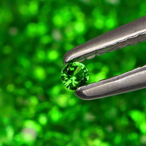 Top chrome green 3.39ct Chrome Diopside set!