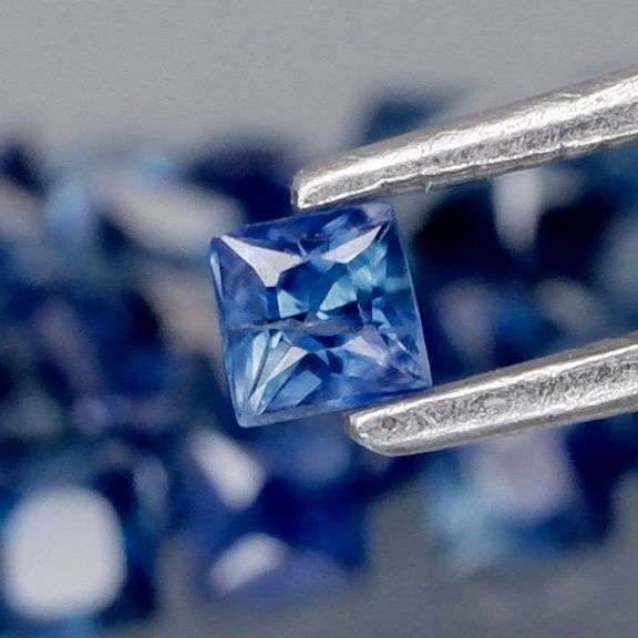 Heated only! 3.08ct royal blue Sapphire set