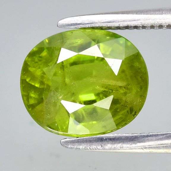Heated only! 1.97 carats! Grass green Sapphire!