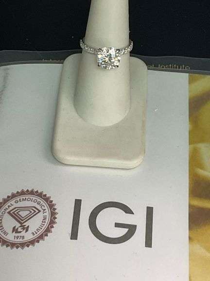 CERTIFIED BRAND NEW LADIES DIAMOND ENGAGEMENT RING. 14K WHITE GOLD 3.25 CATAR TOTAL