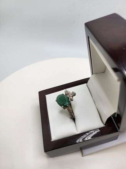 Extremely fine Victorian Emerald and diamonds ring