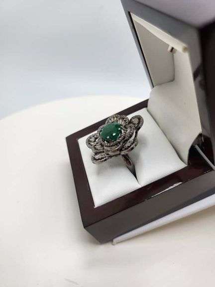 Extremely fine Victorian Emerald and diamonds ring