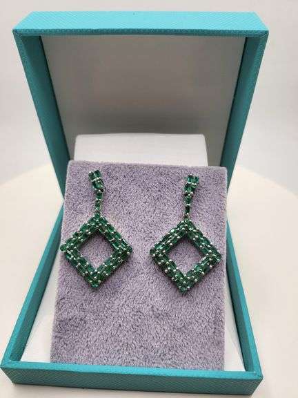 Very high quality hand made emerald on silver earrings