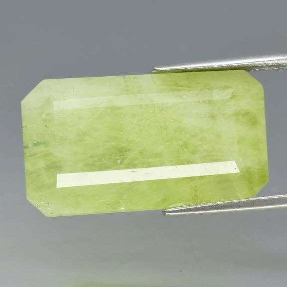 Monster sized! 21.93ct yellowish green Sapphire!