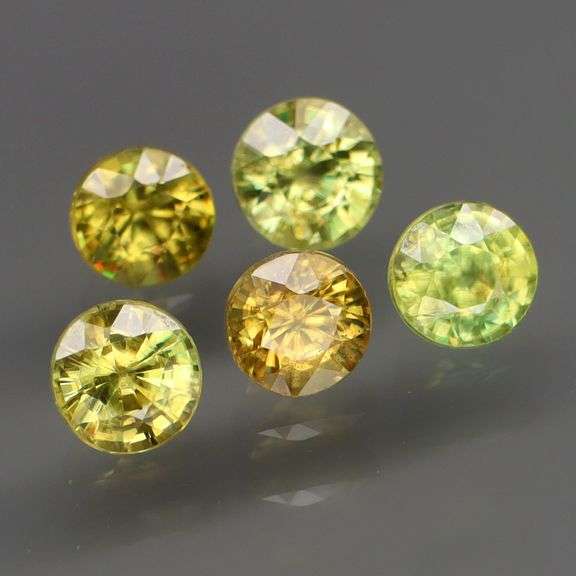 Untreated! Color shifting! 2.96ct Sphene set from Madagascar!