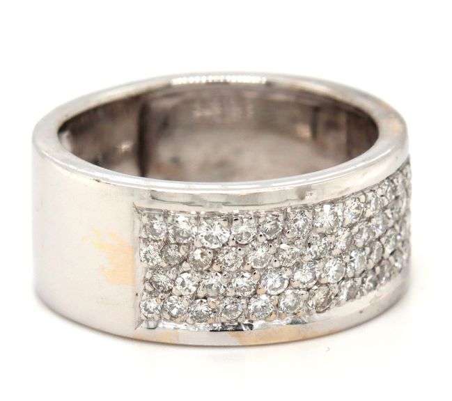 18kt White gold 1ctw diamond pave wide band