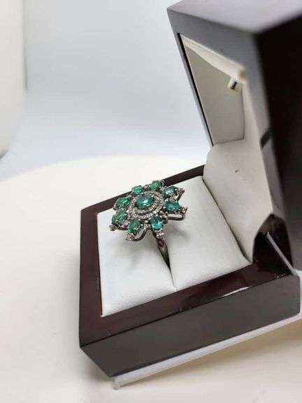 Extremely fine Victorian Emerald and diamonds ring