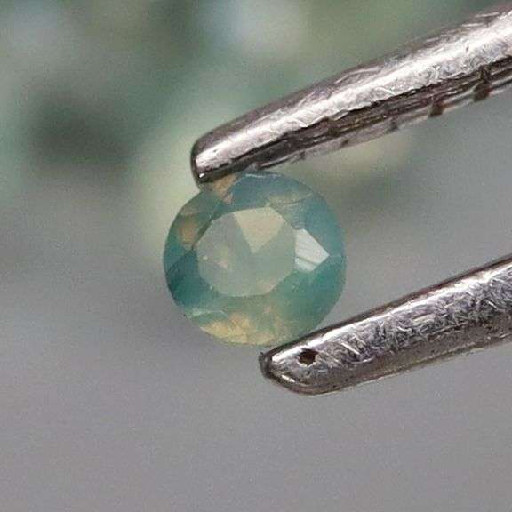 Extremely rare! 1.60ct color change Alexandrite set!