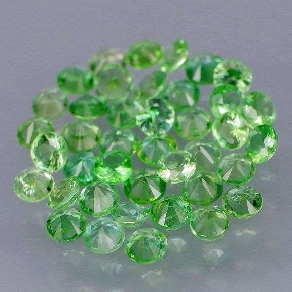 Brilliant green! Untreated! 2.38ct set of very rare Tsavorite Garnets!
