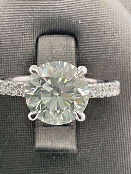 CERTIFIED 14K WHITE GOLD DIAMOND ENGAGEMENT RING. 2.75 CARATS