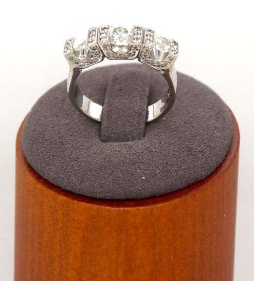 14kt White gold 0.85ctw 3 stone diamond ring