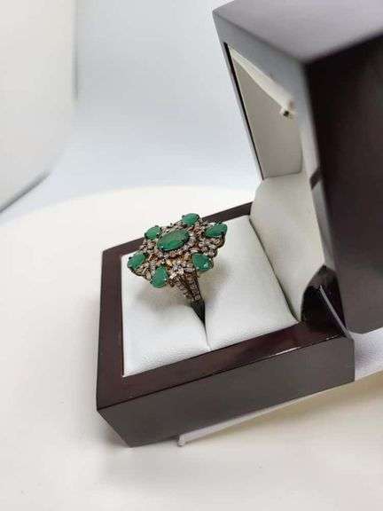 Extremely fine Victorian Emerald and diamonds ring