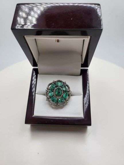 Extremely fine Victorian Emerald and diamonds ring