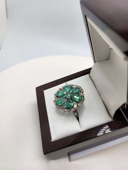 Extremely fine Victorian Emerald and diamonds ring