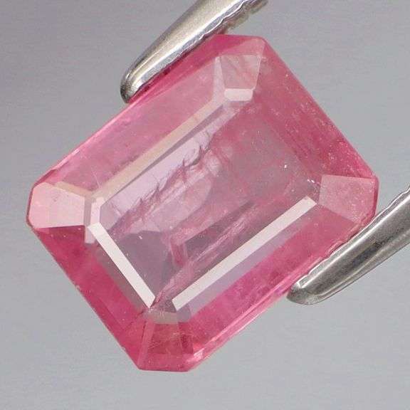 Heated only! Bubblegum pink 1.43ct Sapphire!