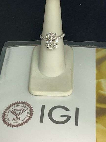CERTIFIED BRAND NEW 14K WHITE GOLD DIAMOND ENGAGEMENT RING. 5.75 CARATS.