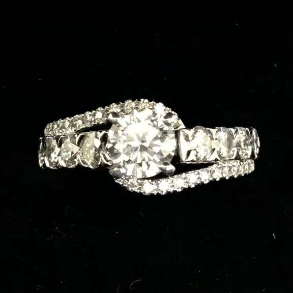 Round Brilliant cut Lab grown Diamond 14K White Gold Engagement Ring