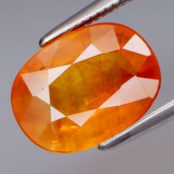 Simply amazing! 4.32ct saffron yellow Sapphire!
