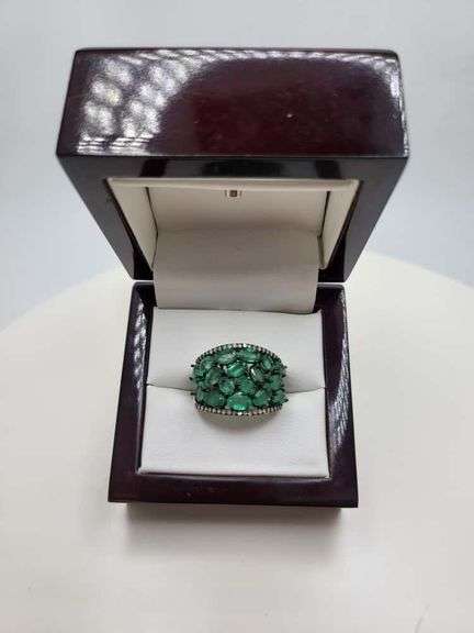 Extremely fine Victorian Emerald and diamonds ring