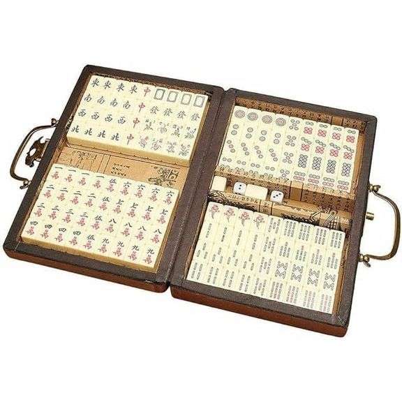 Traditional Chinese Mahjong Set