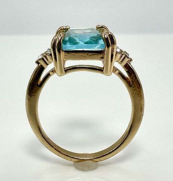 14 kt Yellow Gold Ring with 3.5 tg Pariba Emerald Cut