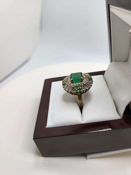 Extremely fine Victorian Emerald and diamonds ring