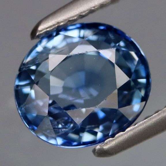 High grade! 1.53ct VS grade light blue Ceylon Sapphire!