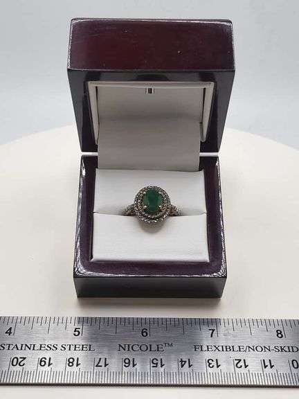 Extremely fine Victorian Emerald and diamonds ring