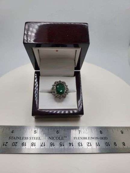 Extremely fine Victorian Emerald and diamonds ring