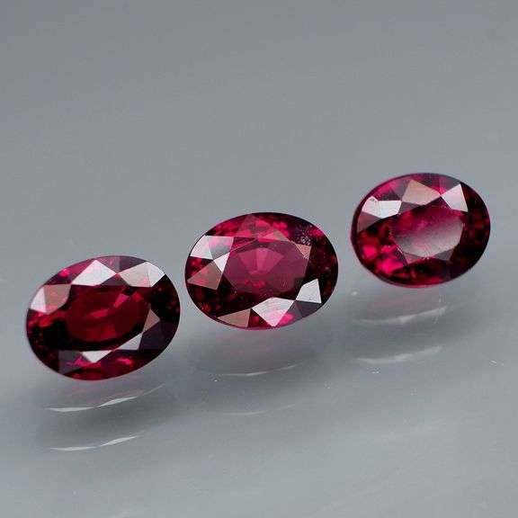 Outstanding color! 6.08ct real violet red Rhodolite Garnet set!!