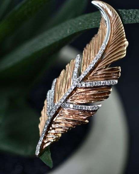 Beautifully Made 14K Rose Gold Leaf Brooch/Pendant