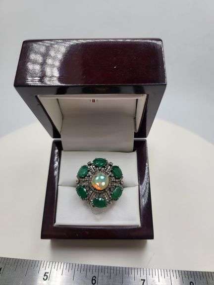 Extremely fine Victorian Emerald and diamonds ring