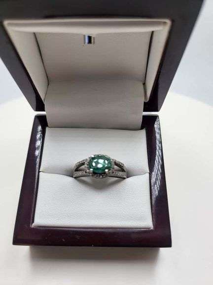 Extremely fine Victorian Emerald and diamonds ring