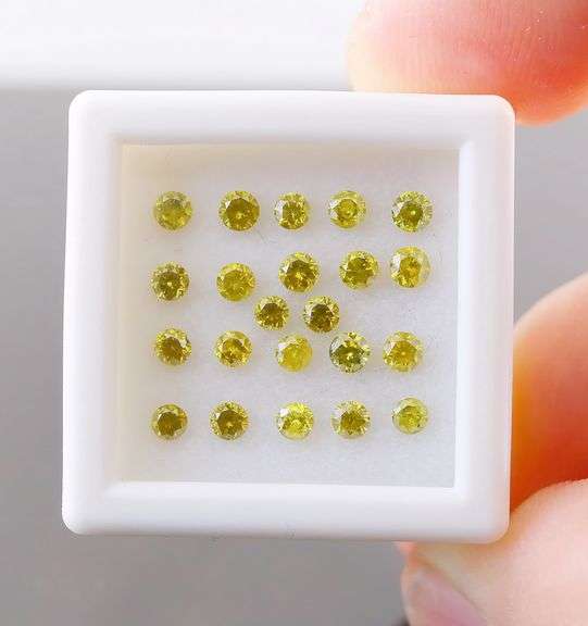 Glittering 1.20ct set of dandelion yellow Diamonds!