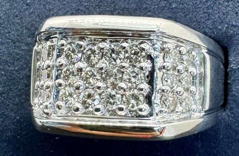 14K White Gold Round Brilliant Cut Diamond Ring