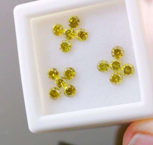 Glittering 1.11ct set of dandelion yellow Diamonds!