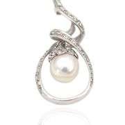 18K (750) White Gold Natural Diamond and White Pearl Pendant Necklace