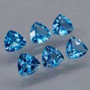 Pristine set of full fire London Blue Topaz weighing 5.35cts