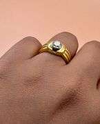 ELEGANT 18K YELLOW GOLD SOLITAIRE DIAMOND RING