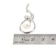 18K (750) White Gold Natural Diamond and White Pearl Pendant Necklace