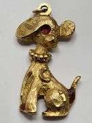 18k gold pendent, Dog sitting.